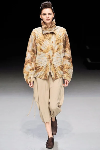 Look 28